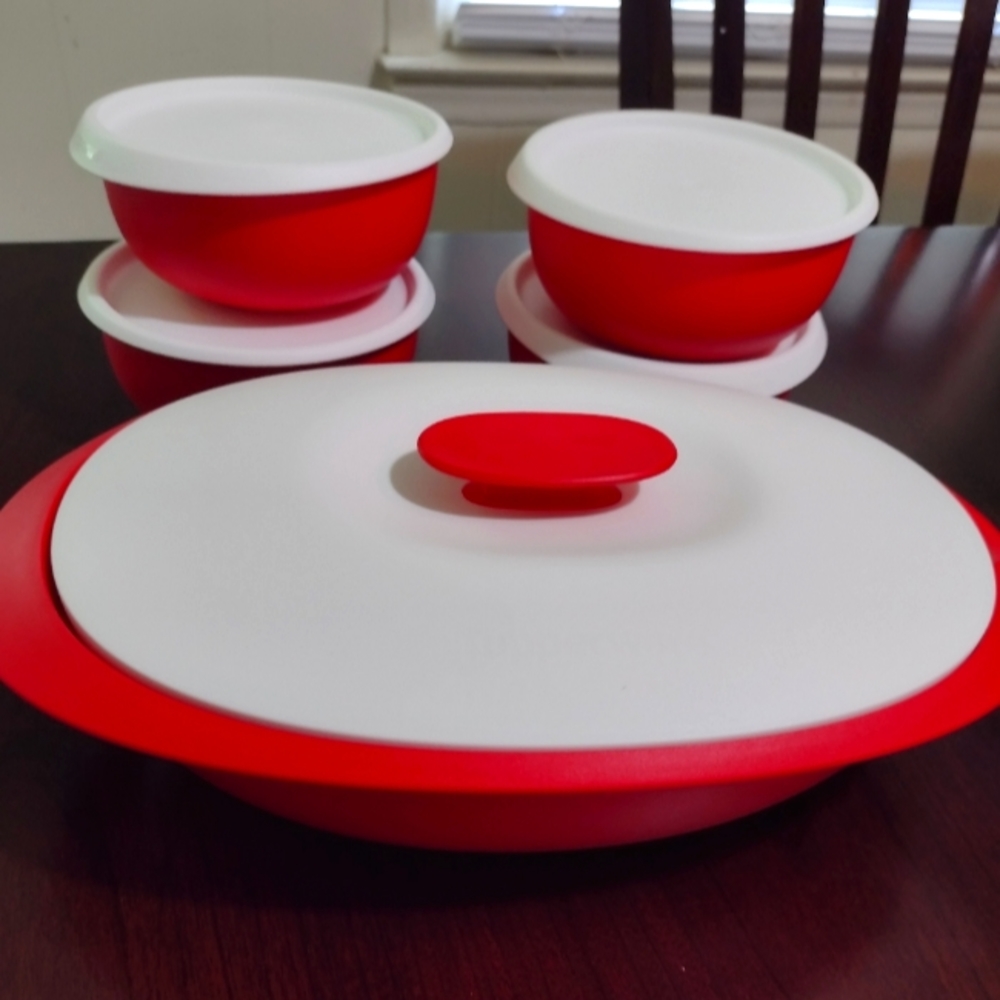 Set Tupperware ESSENTIALS SERVING LINE.